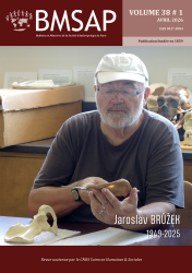 Couverture de la deuxième partie du volume 37 des BMSAP, publié en octobre 2025. L'illustration est une photographie de quatre fosses circulaires et peu profondes contenant des squelettes, dont un adulte au premier plan en bas et deux juvéniles en arrière-plan